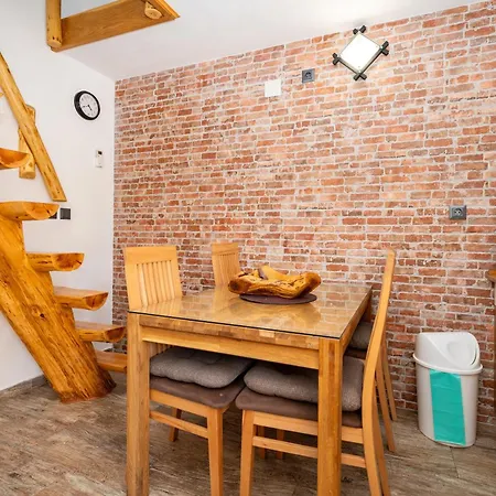 House With Wifi - 18784
